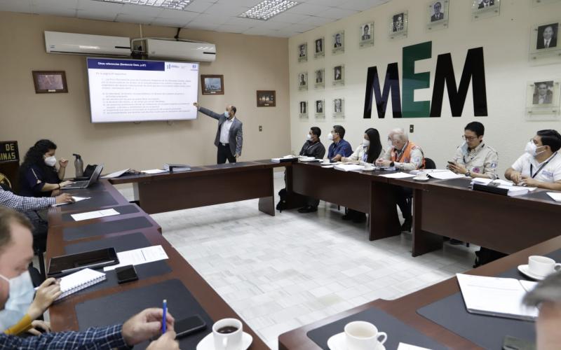 Reunión de instituciones que participan en el proceso de traslado de información al Pueblo Xinka de Guatemala.