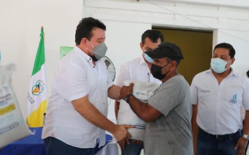 14 mil familias rurales reciben semillas certificadas en Petén