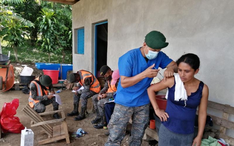 Avanza la vacunación en Chisec, Alta Verapaz