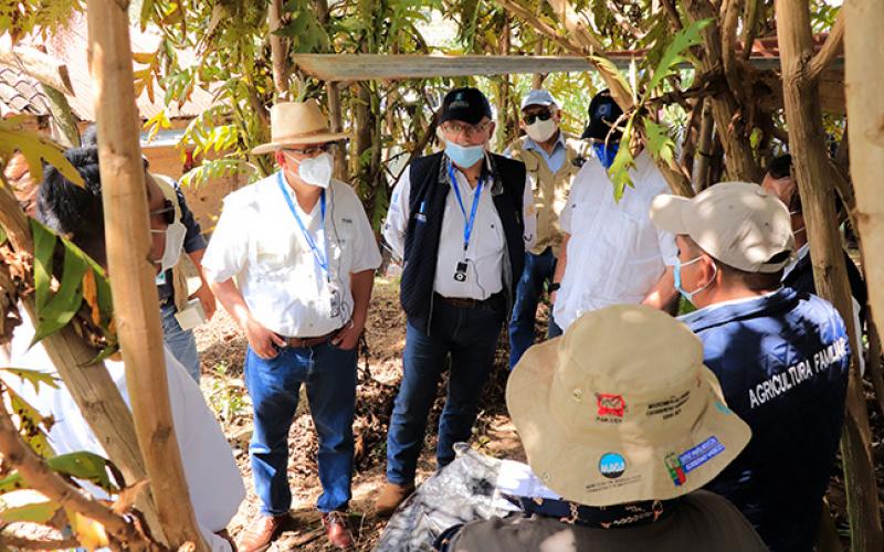 Ministro visitó el CADER de Santa María El Tablón.