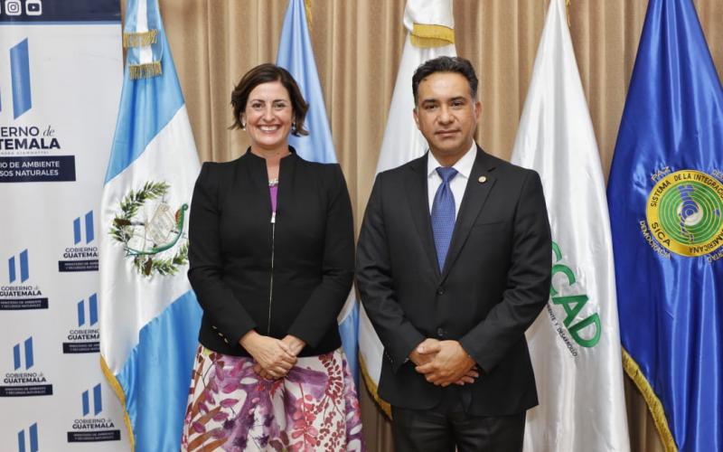 Ministro Mario Rojas se reúne con la directora adjunta de la FAO, Beth Bechdol.