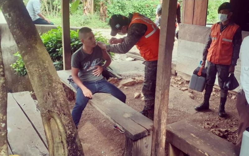 Sexta Brigada de Infantería apoya vacunación de guatemaltecos de Alta Verapaz y Quiché