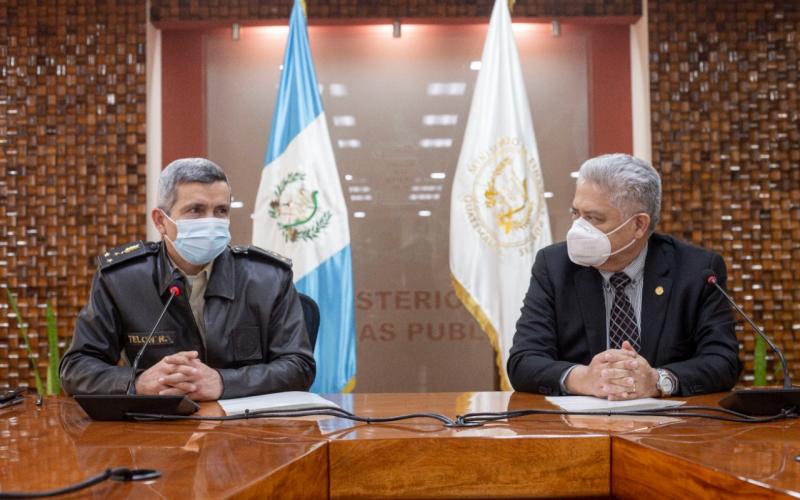 Minfin y Mindef firman convenio para el resguardo del material ferroso. 