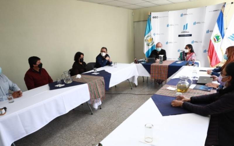 Autoridades de Mineco y de ANAPDE, participan en la reunión sobre la presentación de los avances en cadenas producativas.