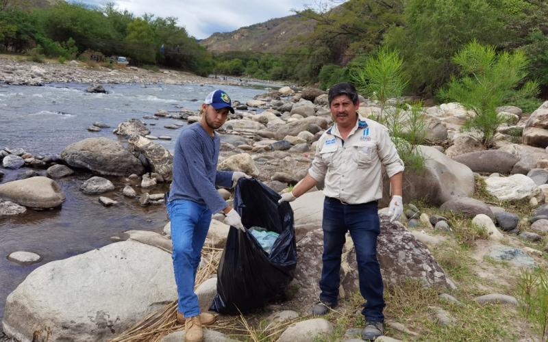 Jornada de limpieza en la cuenca alta del río Motagua contribuye al saneamiento