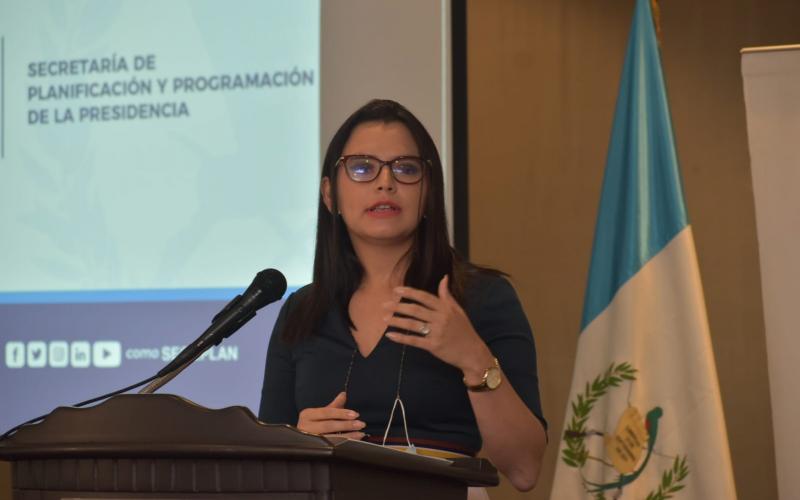 Secretara de SEGEPLAN, Keila Gramajo brindó palabras de bienvenida e introducción a la presentación de los Lineamientos de Planificación y Presupuesto Anual y Multianual