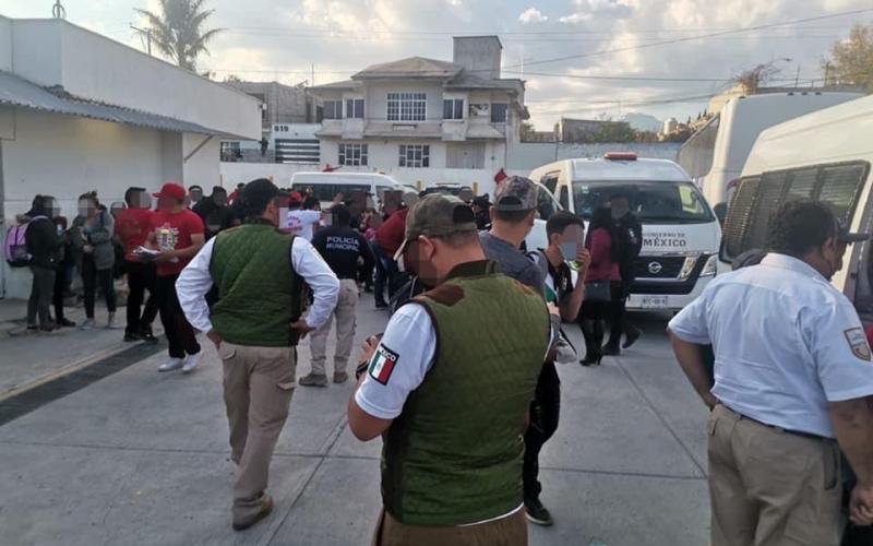 Consulado atendió a 17 guatemaltecos asegurados en Puebla, México, quienes viajaban junto a otras 103 personas en un autobús 