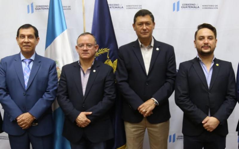 Ministro de Gobernación presenta Plan de Trabajo a sus Viceministros y Directores 