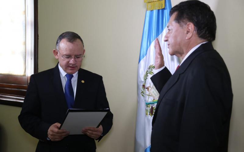 Ministro de Gobernación juramenta al Cuarto Viceministro de Tecnología de la Información y las Comunicaciones.