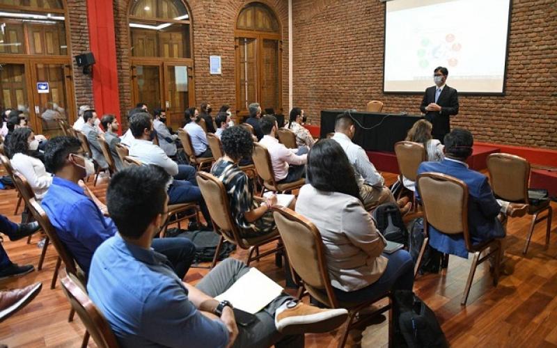 Embajada de Guatemala brinda charla sobre Diplomacia Comercial en universidad chilena  
