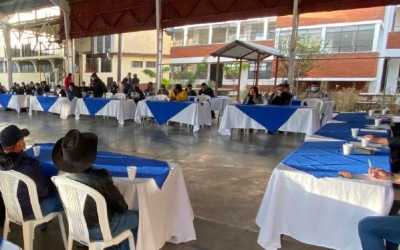 Personal de Fodes en reunión con autoridades de Chimaltenango