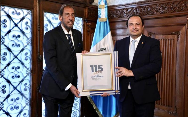 Canciller de Guatemala y embajador de Uruguay abordan temas de agenda bilateral 