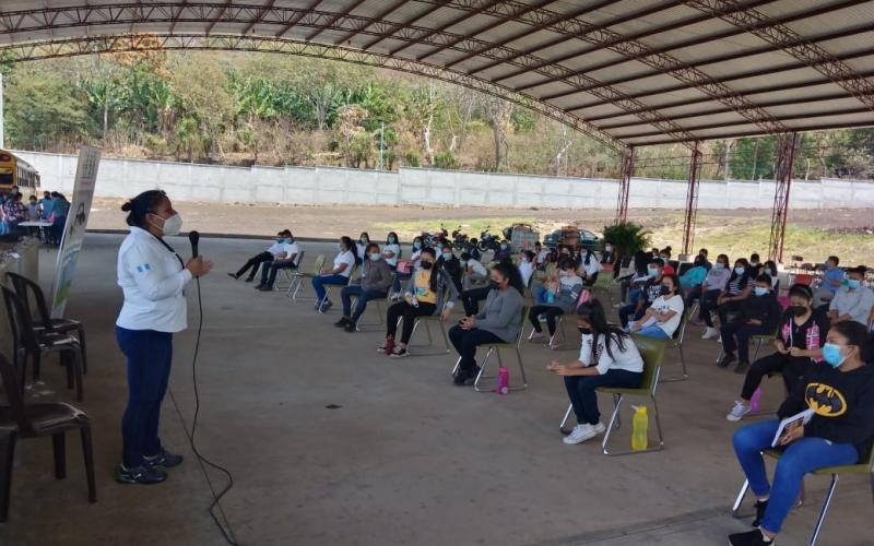 Cien estudiantes de Cuilapa se forman como Guardianes Ecológicos