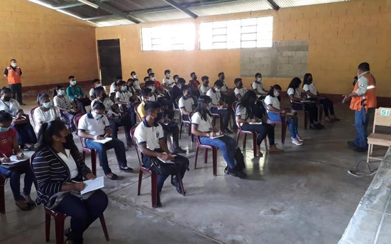 CONRED imparte taller de capacitación a estudiantes del Instituto de Educación Básica, Senahú, Alta Verapaz.