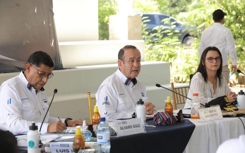 Secretaria Keila Gramajo junto al Presidente Alejandro Giammattei presidieron la segunda reunión ordinaria del Consejo de Desarrollo Urbano y Rural -CONADUR- en Petén