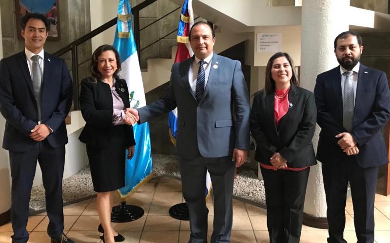 Canciller Mario Búcaro aborda temas nacionales e internacionales con diplomáticos guatemaltecos en Costa Rica 
