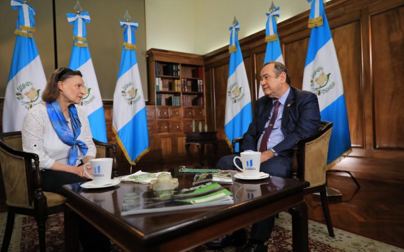 En Consulta con el Dr. Giammattei