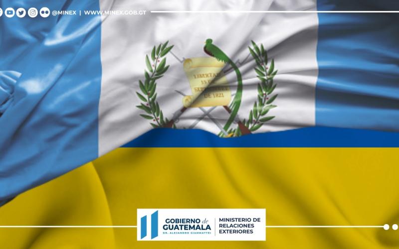 Ciudad de Kyiv, 25 de julio de 2022. Hoy en la ciudad de Kyiv, el Excelentísimo Presidente de Ucrania, Volodymyr Zelenskyy y el Presidente de la República de Guatemala, Doctor Alejandro Eduardo Giammattei Falla, se reunieron en el marco de la Visita Oficial del Jefe de Estado guatemalteco a Ucrania, para tratar temas en común y sobre la importancia de continuar la cooperación para reforzar los lazos de amistad existentes entre ambos países.  Es la primera visita del más alto nivel en la historia de las rela