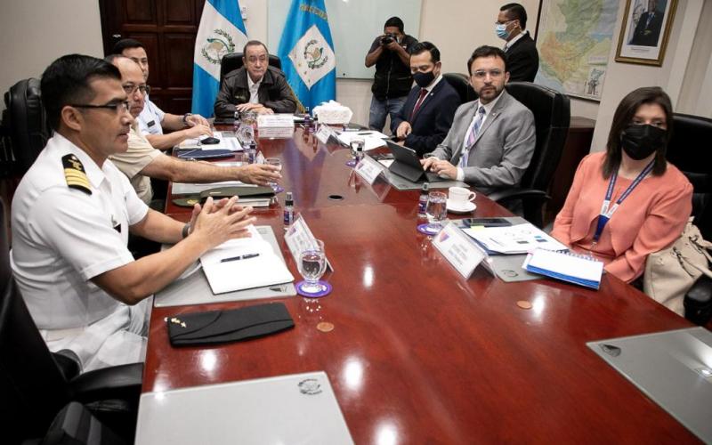 Presidente Alejandro Giammattei visitó el Ministerio de la Defensa