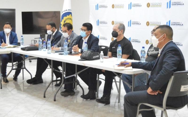 Buscan crear manual de buenas prácticas  de conducción para motoristas