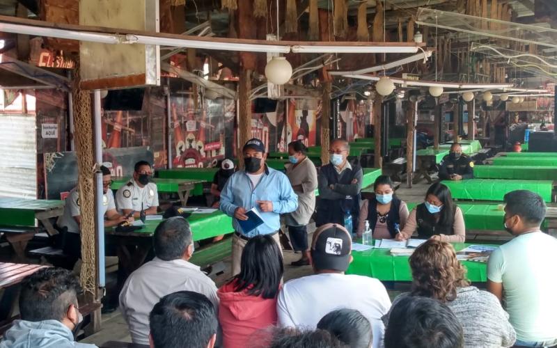  Vendedores de la Feria de Chimaltenango aprenden sobre el Reglamento 164-2021