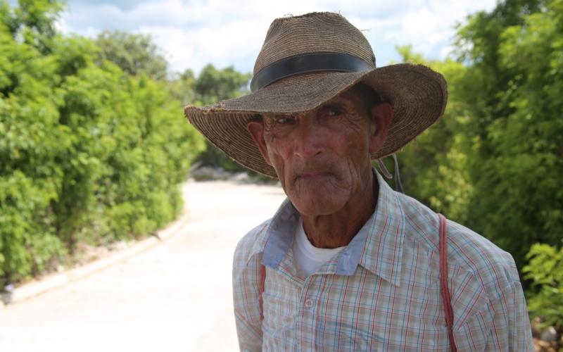 Usuario de mejoramiento de camino rural en El Adelanto, Jutiapa