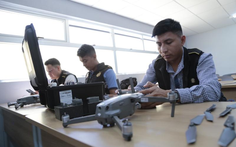 Investigadores se capacitan en manejo de drones