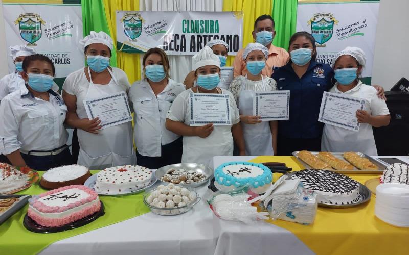 Usuarias de Beca Artesano en Nuevo San Carlos, Retalhuleu