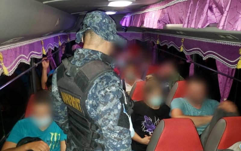 Presunto coyote capturado por traslado de migrantes