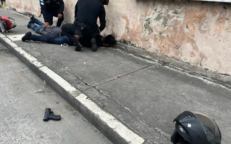 Presuntos sicarios capturados tras persecución policial