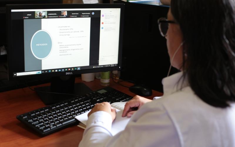 Gobernación se capacita en prevención de suicidios 