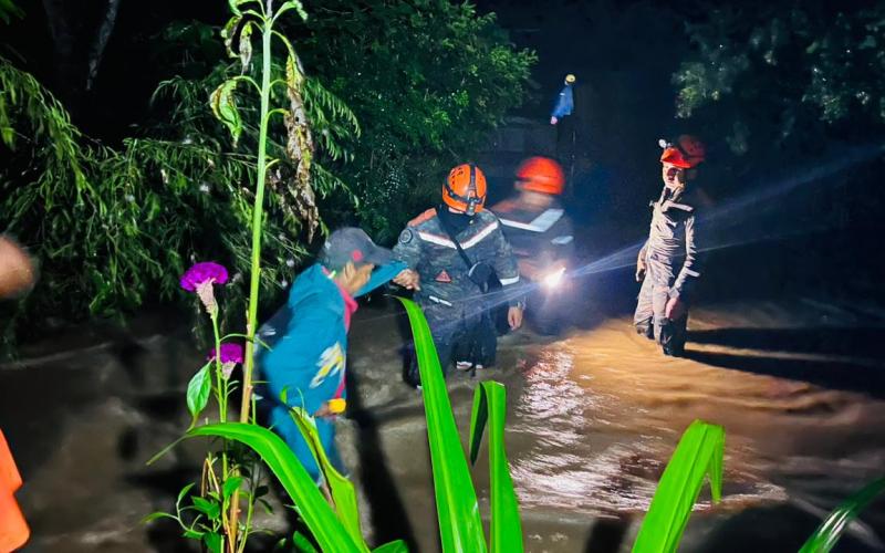 Ejército de Guatemala evacuó a gran cantidad de guatemaltecos por efectos de depresión tropical “Julia”