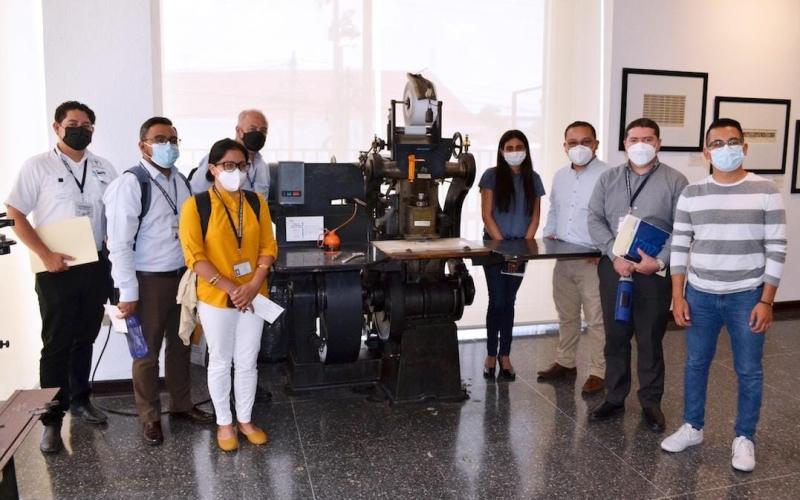 Participantes del curso presencial “Adquisiciones Públicas: Modalidades con base en montos”, realizaron un recorrido por el Museo de Grabados en Acero Mariano Peraza (MUGA).
