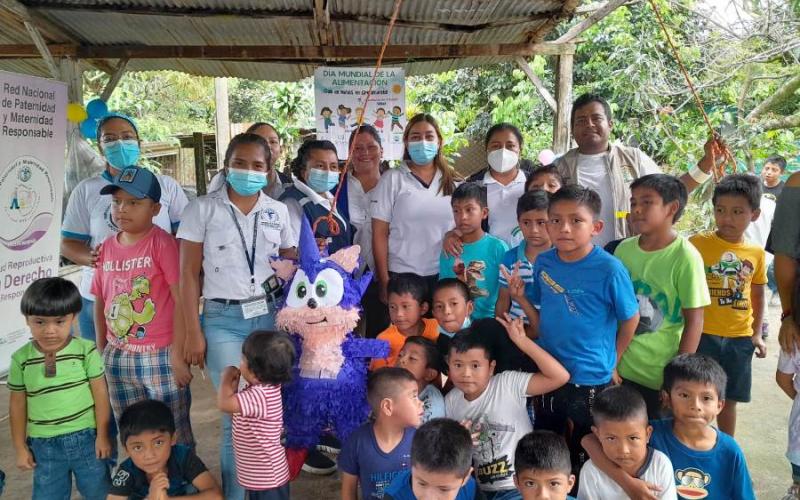 Personal de Mides celebra Día del Niño en San Francisco Zapotitlán, Suchitepéquez