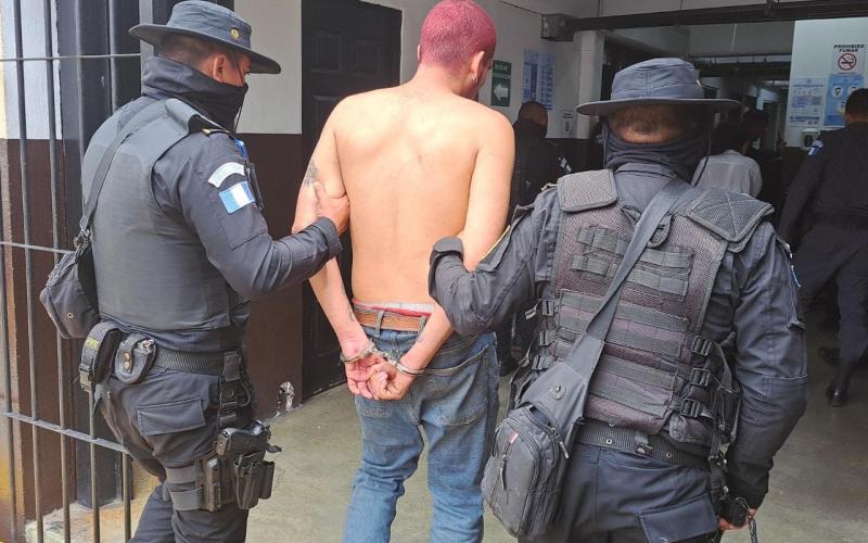 Alias El Impaciente capturado con armas de fuego en Mixco