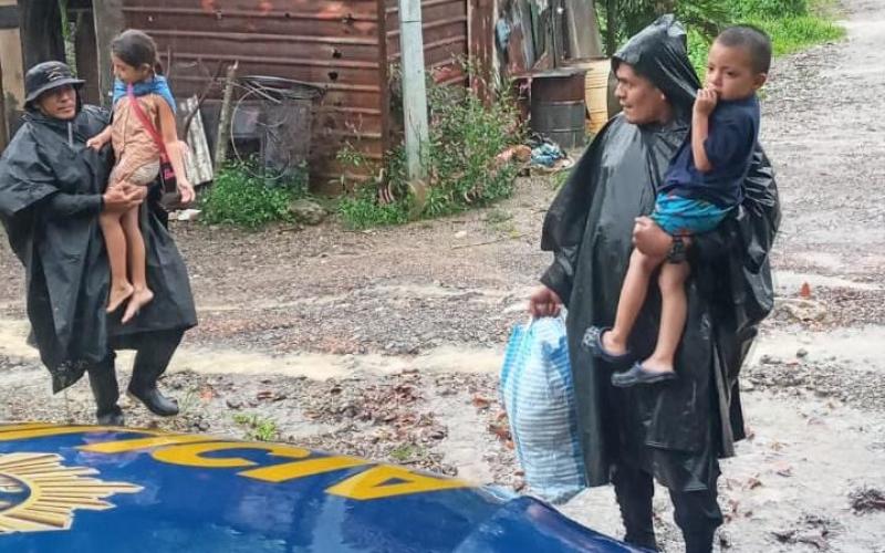 Personal policial activa protocolos de atención por emergencia nacional