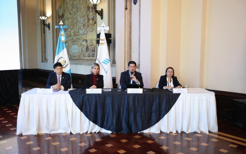 Ministro de economía y funcionarios del Mineco presentan Plan de Verificación del Peso Justo