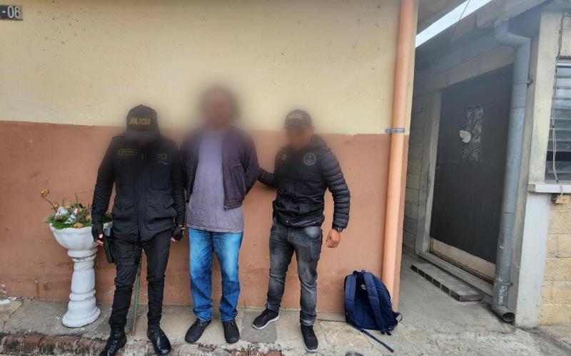Presuntos estafadores son capturados en operativos policiales