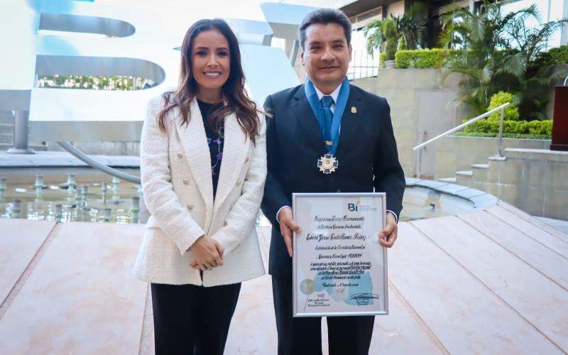 Homenaje del Banco Industrial