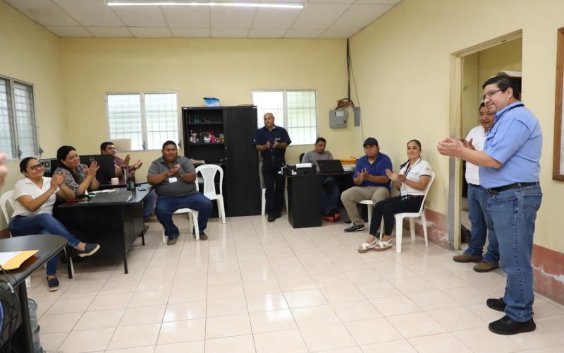 Ministro Gerson Barrios Garrido emprende gira ministerial en Petén