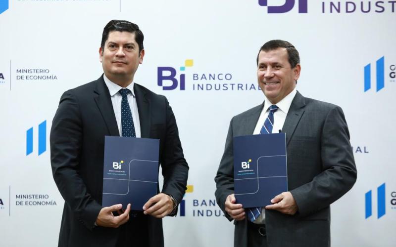 Ministro de Economía Janio Rosales y el Gerente de Banco Industrial Ing. Luis Lara. 