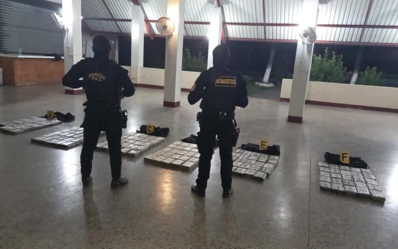 Denuncia permite incautar 147 paquetes en buque mercante de Colombia