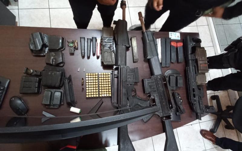 Localizan armas de grueso calibre durante allanamientos para capturar a alias Canche Heredia