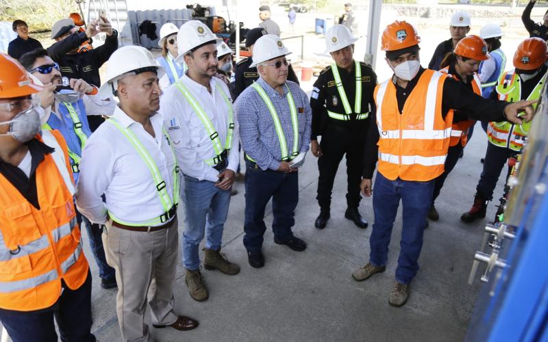 Delegación ecuatoriana conoce el trabajo de destrucción de precursores químicos