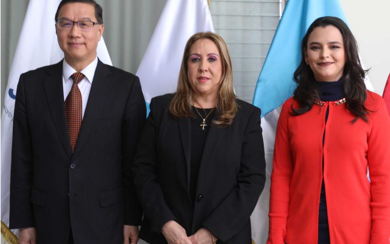 DONACIÓN DE LA EMBAJADA DE LA REPÚBLICA DE CHINA (TAIWÁN) Y LA SECRETARIA DE OBRAS SOCIALES DE LA ESPOSA DEL PRESIDENTE DE LA REPÚBLICA