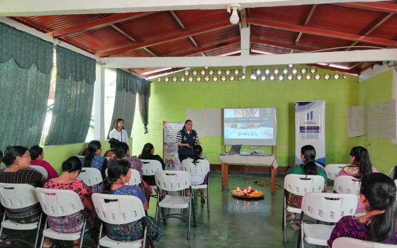Reciben capacitación sobre emprendimiento en Baja Verapaz