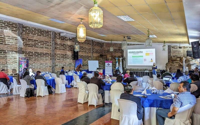 empresarios reciben  capacitación para integrar las mesas