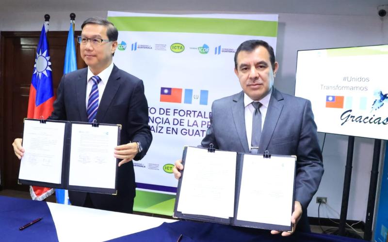 Firman convenio para fortalecer la producción de maíz en Baja Verapaz