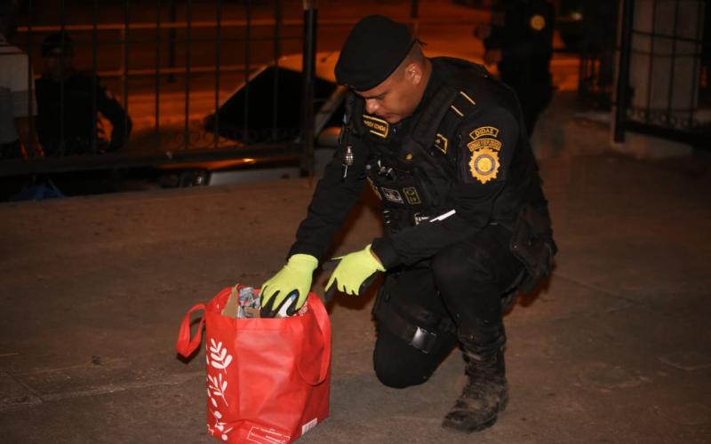 Personal policial captura a persona que trasladaba 5 explosivos artesanales