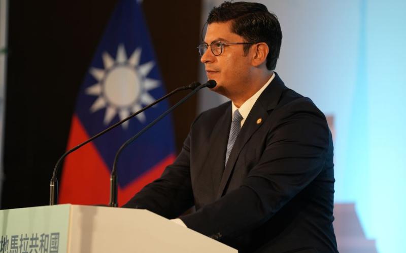Janio Rosales, Ministro de Economía de Guatemala